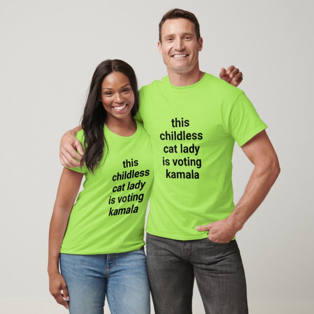 T-shirt Cette dame de chat sans enfant vote kamala vert (Unisexe)