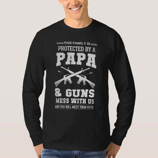 T-shirt Cette Famille Est Protégée Par Un Papa Et Des Arme (Devant)