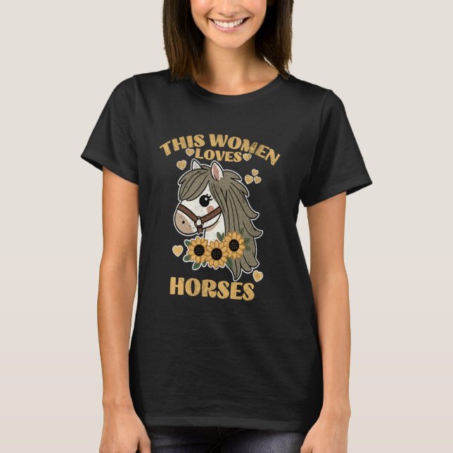 T-shirt Cette femme aime les chevaux (Devant)