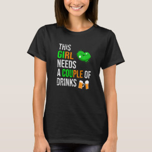 T-shirt Cette Fille A Besoin D'Un Couple De Boissons Femme