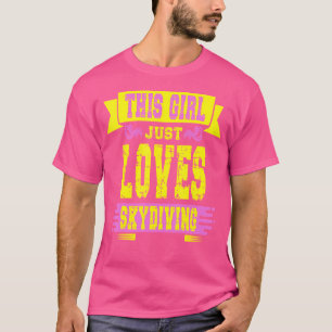 T-shirt Cette fille adore le parachutisme