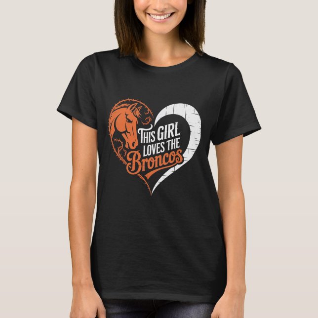 T-shirt Cette fille aime le rodéo de cheval de bronco à se (Devant)