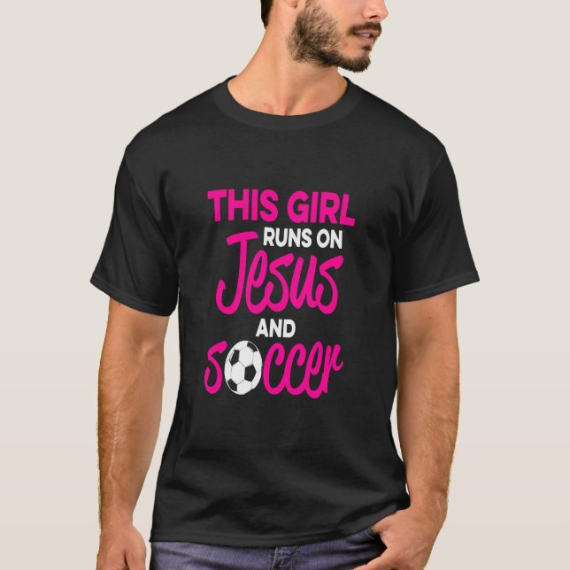 T-shirt Cette Fille Coule Sur Jésus Et Le Football (Devant)