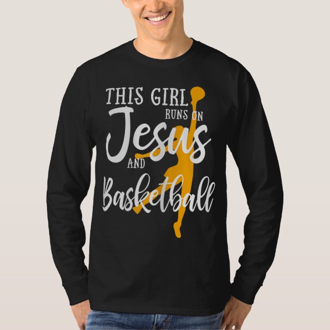 T-shirt Cette Fille Fonctionne Sur Jésus Et Basket Christi (Devant)
