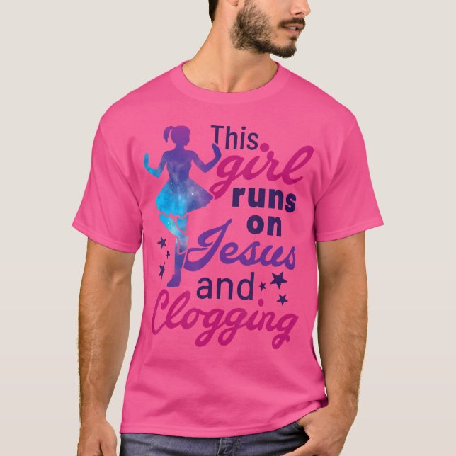 T-shirt Cette Fille Fonctionne Sur Jésus Et Clogging Clogs (Devant)