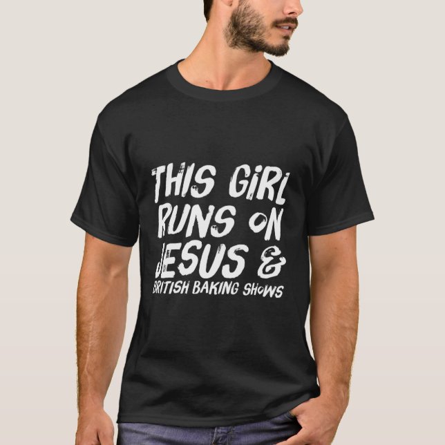 T-shirt Cette Fille Fonctionne Sur Jésus Et La Cuisine Bri (Devant)