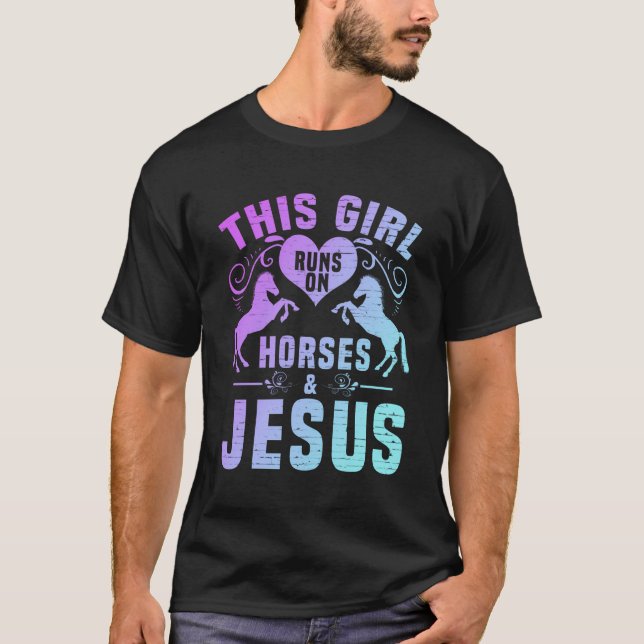 T-shirt Cette Fille Passe Sur Les Chevaux Et Jésus (Devant)