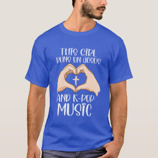 T-shirt Cette fille tourne à Jésus et au garçon de musique