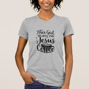 T-shirt Cette fille tourne sur Jésus et Coffee Christian