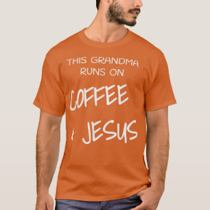 T-shirt Cette grand-mère tourne sur le café et Jésus Dieu