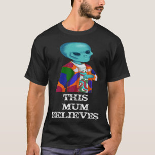 T-shirt Cette maman croit à la conspiration des Aliens de