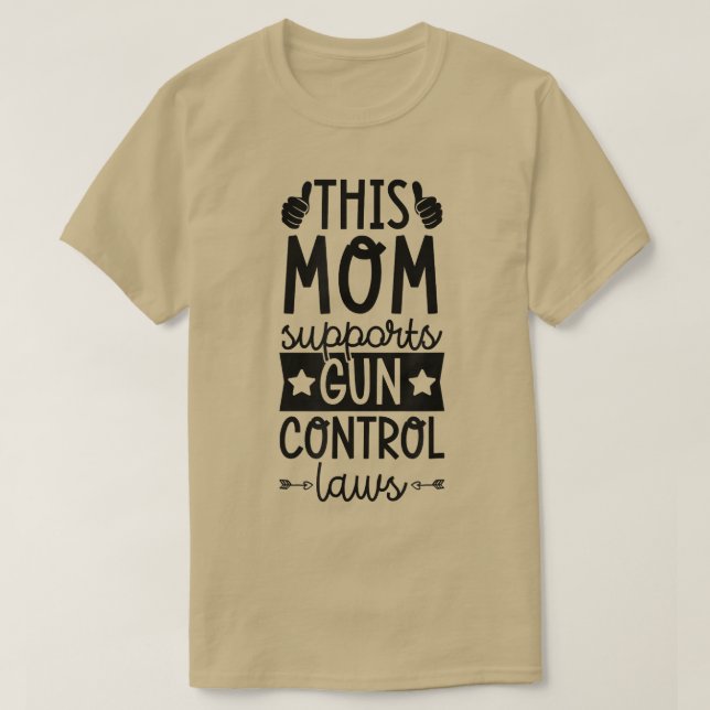 T-shirt Cette Maman Prend En Charge Le Contrôle Des Armes  (Design devant)