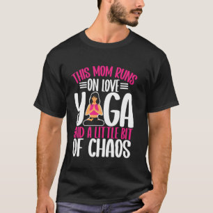 T-shirt Cette Maman Tourne avec de l'Amour de Yoga et un P