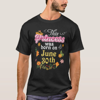 T-shirt Cette Princesse Est Née Le 30 Juin Joyeux Annivers