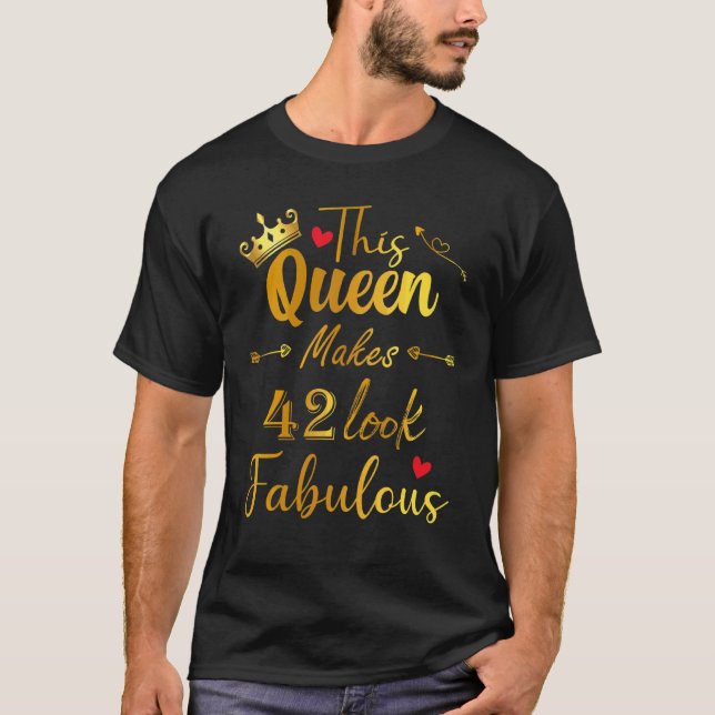 T-shirt Cette Reine Fait 42 Sembler Fabuleux 42e Naissance (Devant)