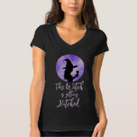 T-shirt Cette sorcière est en train d'obtenir une mariée d<br><div class="desc">Cette sorcière est en train de se faire hacher un t-shirt pour la mariée. Parfait pour les week-ends de fête de l'automne ou de l'Halloween.</div>