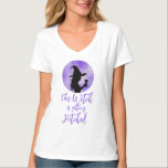 T-shirt Cette sorcière est en train d'obtenir une mariée d<br><div class="desc">Cette sorcière est en train de se faire hacher un t-shirt pour la mariée. Parfait pour les week-ends de fête de l'automne ou de l'Halloween.</div>