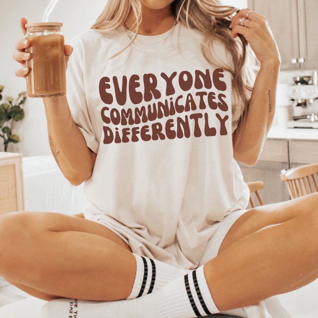 T-shirt Chacun communique différemment | Autisme | VITESSE (Créateur téléchargé)