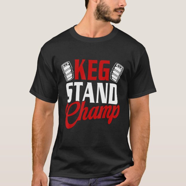 T-shirt Champ de stand de baril buvant de la bière (Devant)