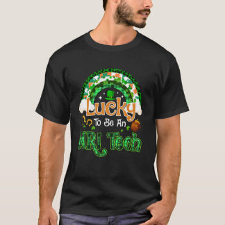 T-shirt Chanceux d'être technicien IRM trèfle arc-en-ciel 