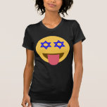 T-shirt chanukkah hanoukka emoji<br><div class="desc">hannukah, channukah, hannuka, channuka, jours fériés, juif, juif, hébreu, star de david, emoji, visage heureux, hannukah emoji, hannukah visage heureux, jaune bleu blanc blanc blanc personnalisé judaïsme drôle vacances- "star de david""emoji juif""hanoukka emoji""chanukkah emoji" émoticon "happy face" fêtes juives" "star de david emoji""star de david happy face""rosh hashanah" channukah hannukah...</div>