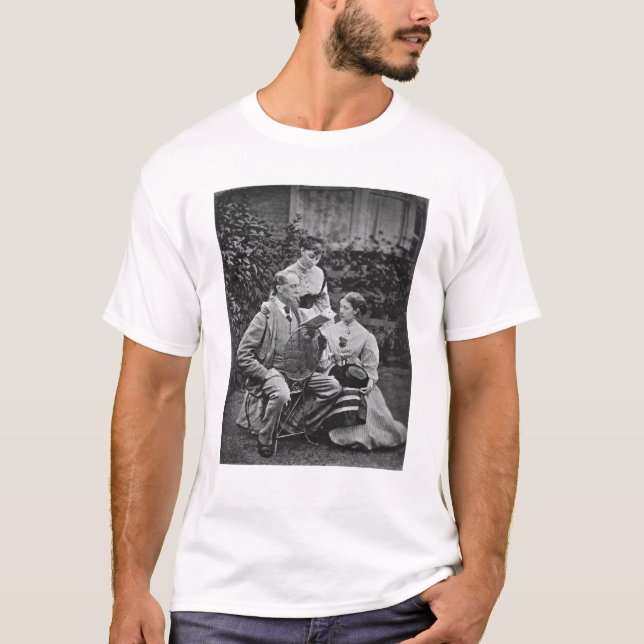 T-shirt Charles Dickens avec deux de ses filles (Devant)