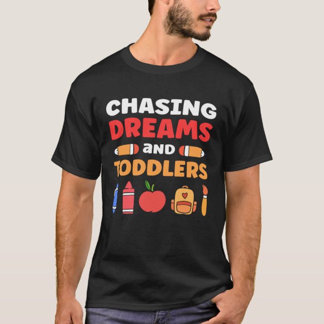 T-shirt Chasing Dreams And Toddlers Childcare Daycare Prov (Devant)