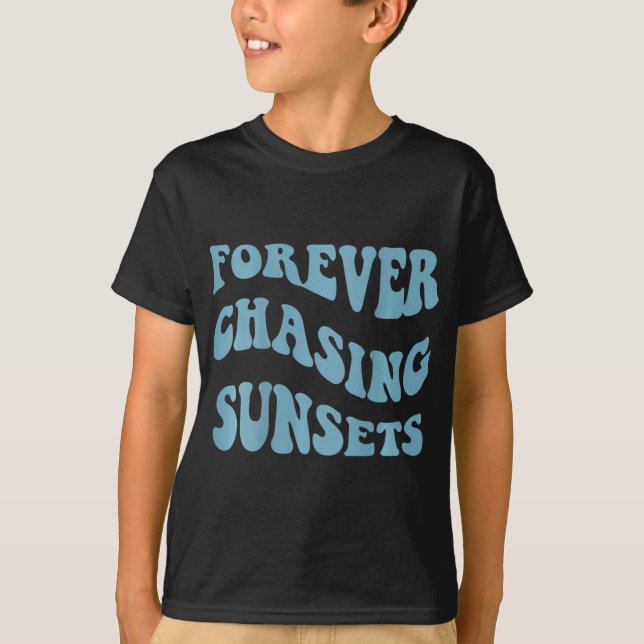 T-shirt Chasing Sunsets Mots Sur L'Arrière Tendance Esthét (Devant)