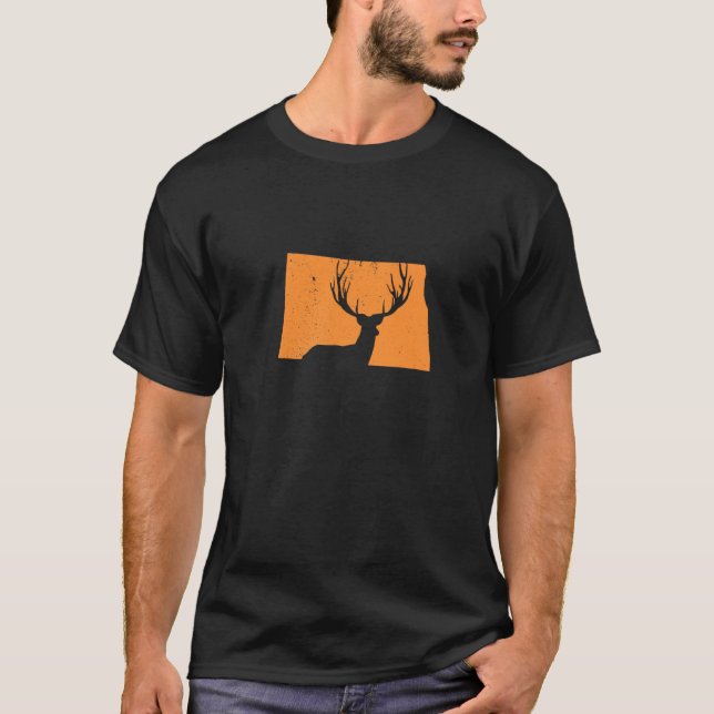 T-shirt Chasse Aux Cerfs Dans Le Dakota Du Nord Nous Aimon (Devant)