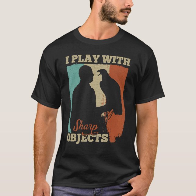 T-shirt Chasse De Falcon Je Joue Avec Des Objets Sharp Pou (Devant)