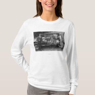 T-shirt Chasseurs posant avec le jeu au club de Finneys de