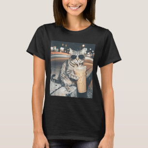 T-shirt Chat buvant du café glacé mème animal drôle hommes