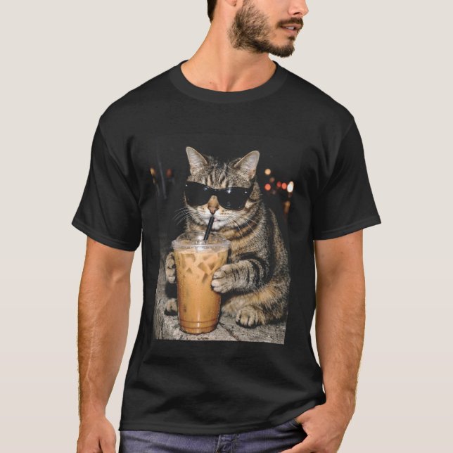 T-shirt Chat Buvant du Café Glacé Mème de Chat Drôle (Devant)