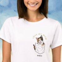 Chat calicot adorable dans le nom de poche