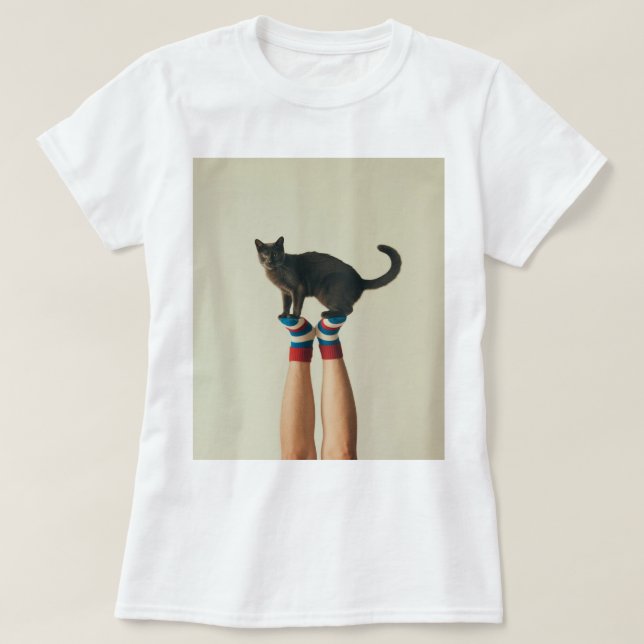 T-shirt Chat d'équilibrage sur Chaussettes rayées, Amoureu (Design devant)