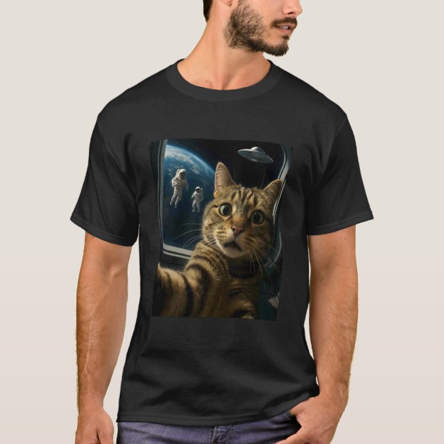 T-shirt Chat drôle de l'espace avec un OVNI et des astrona (Devant)