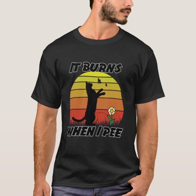 T-shirt Chat drôle et papillon Ça brûle quand j'urine (Devant)