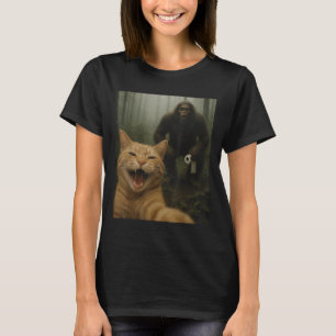 T-shirt Chat Drôle Surpris Happy Selfie Avec Bigfoot Sasq