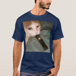 T-shirt chat frappant une grosse bande