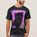 T-shirt Chat Gustav Klimt<br><div class="desc">T-shirt avec un chat Gustav Klimt ! Ce chaton moelleux se trouve dans un champ vert de fleurs violettes. Un cadeau parfait pour les amateurs d'art amoureux des chats et autrichiens !</div>