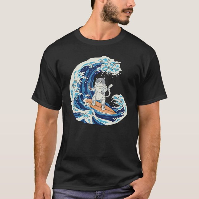 T-shirt Chat Japonais Mangeant des Sushi sur une Vague de  (Devant)