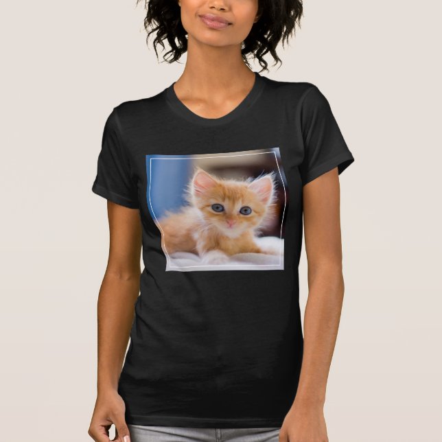T-shirt Chat mignon avec des yeux bleus (Devant)