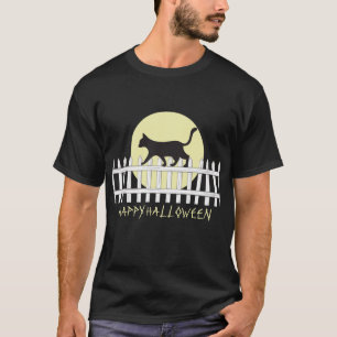 T-shirt Chat noir effrayant sur une clôture à piquets