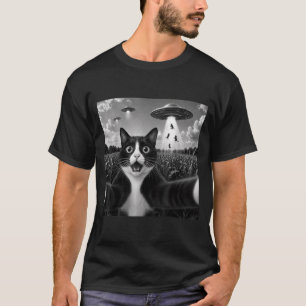 T-shirt Chat Tuxedo en selfie avec un extraterrestre d'Ufo