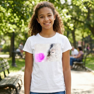 T-shirt Chaton jouant avec une boule de laine rose à l'aqu
