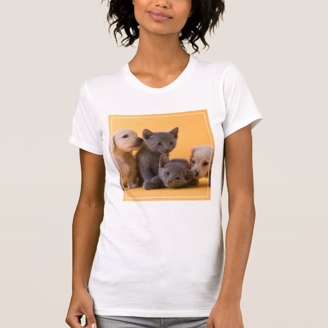T-shirt Chatons et chiots bleus russes de teckel (Devant)