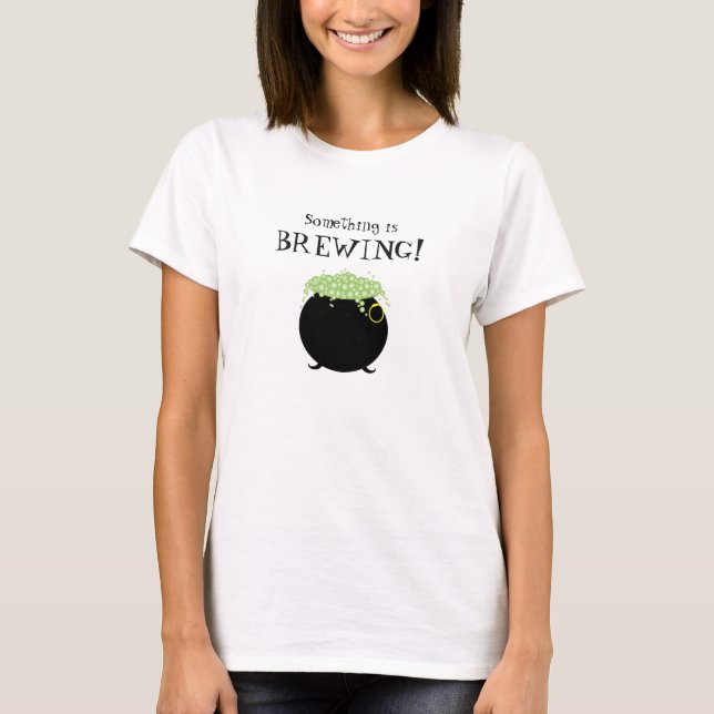 T-shirt Chaudière d'Halloween Sorcière Quelque chose se pr (Devant)