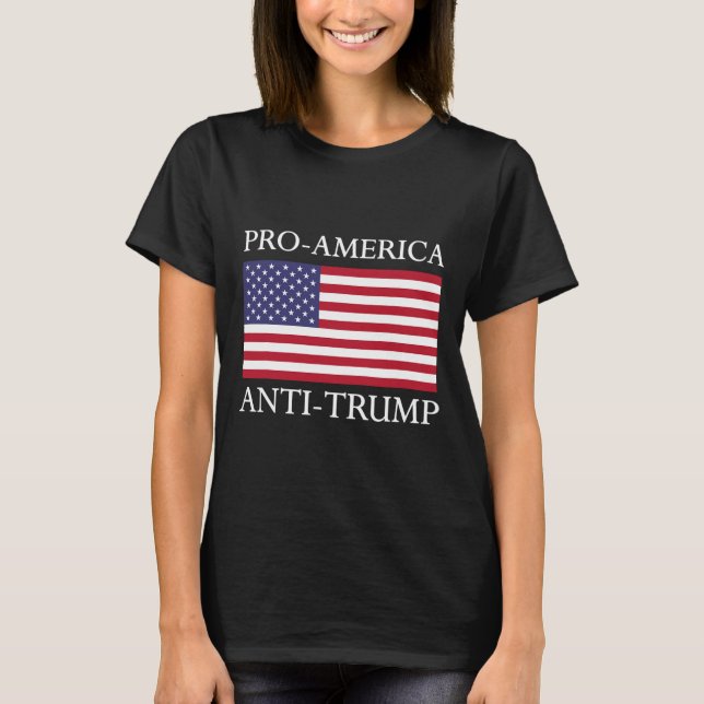 T-shirt Chemise anti-Trump - Le drapeau américain résiste (Devant)