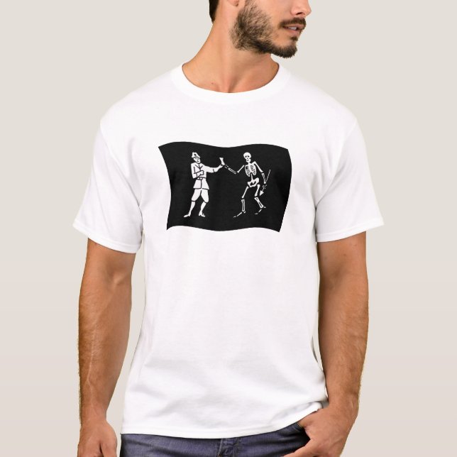 T-shirt Chemise au drapeau de Bartholomew Roberts (Devant)