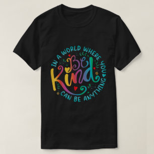 T-shirt Chemise de citation de bonté florale arc-en-ciel